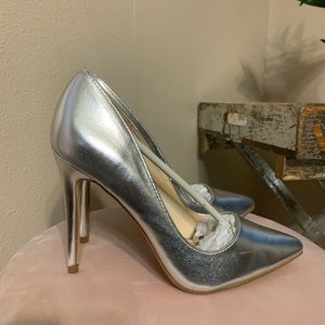Silver pumps(stilettos)